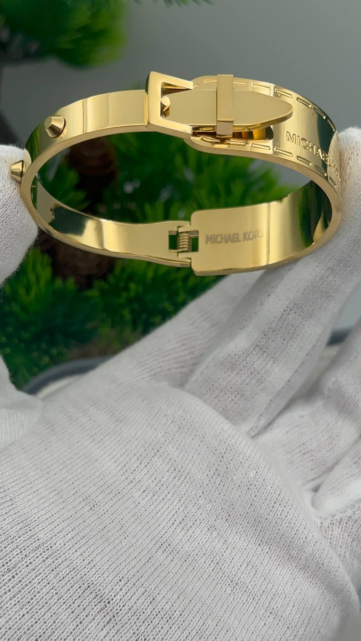 « Bracelet Michael Kors doré à fermoir ceinture »