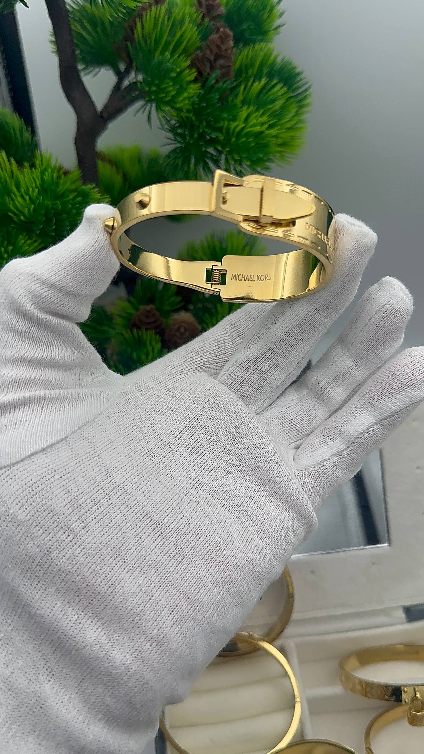« Bracelet Michael Kors doré à fermoir ceinture »