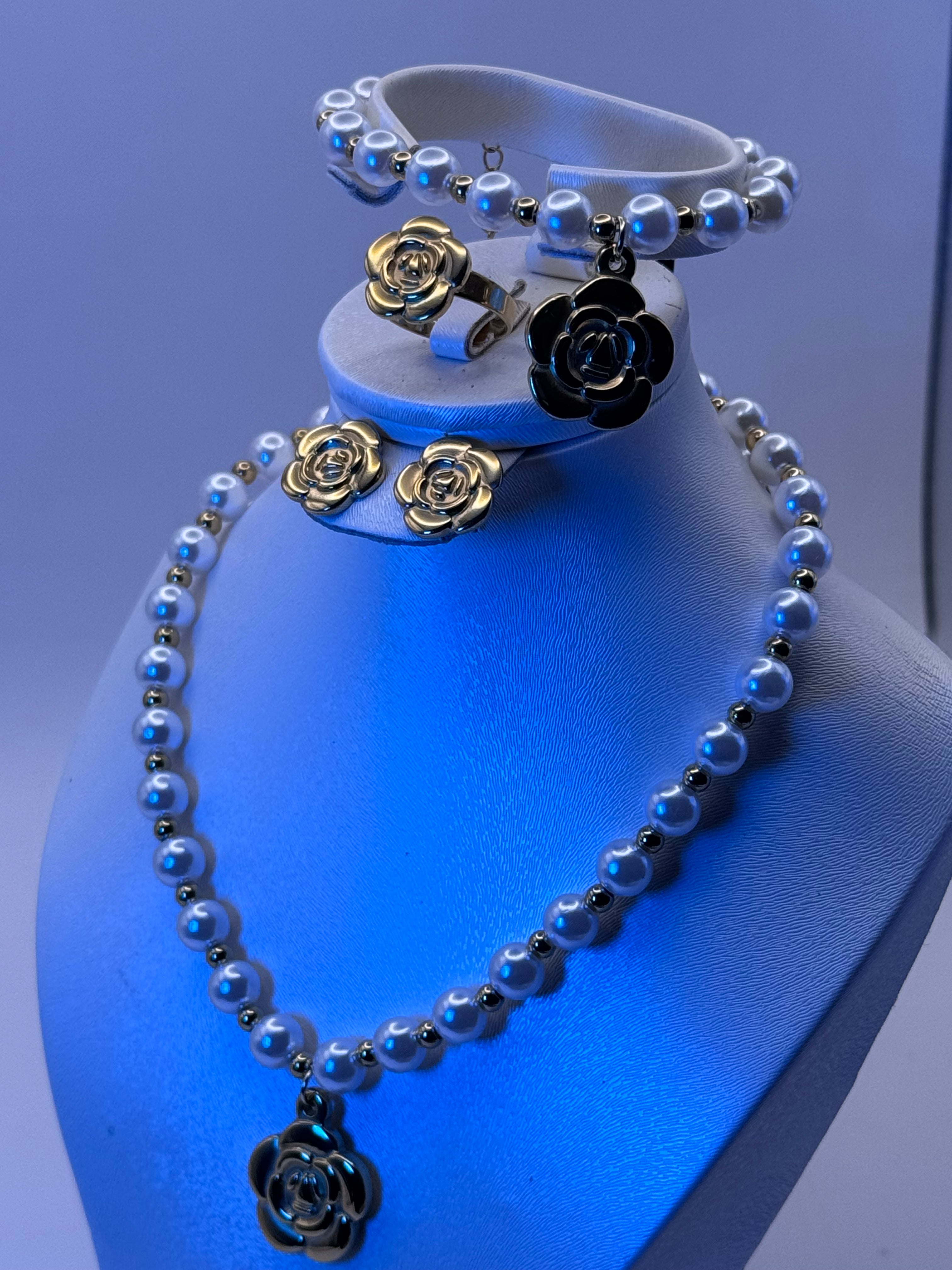 Parure fleur de perle— doux et féminin